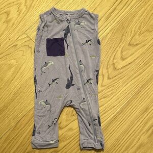 Kyte Baby Shark Print Zippered Romper with Pocket size 6-12mo